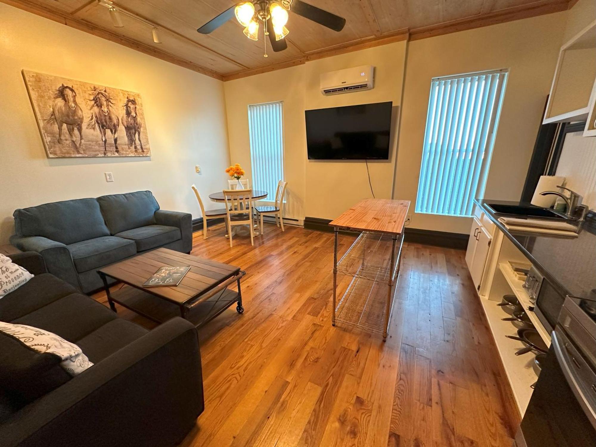 Quiet, Gated Oasis Near Downtown Lexingtonアパートメント エクステリア 写真